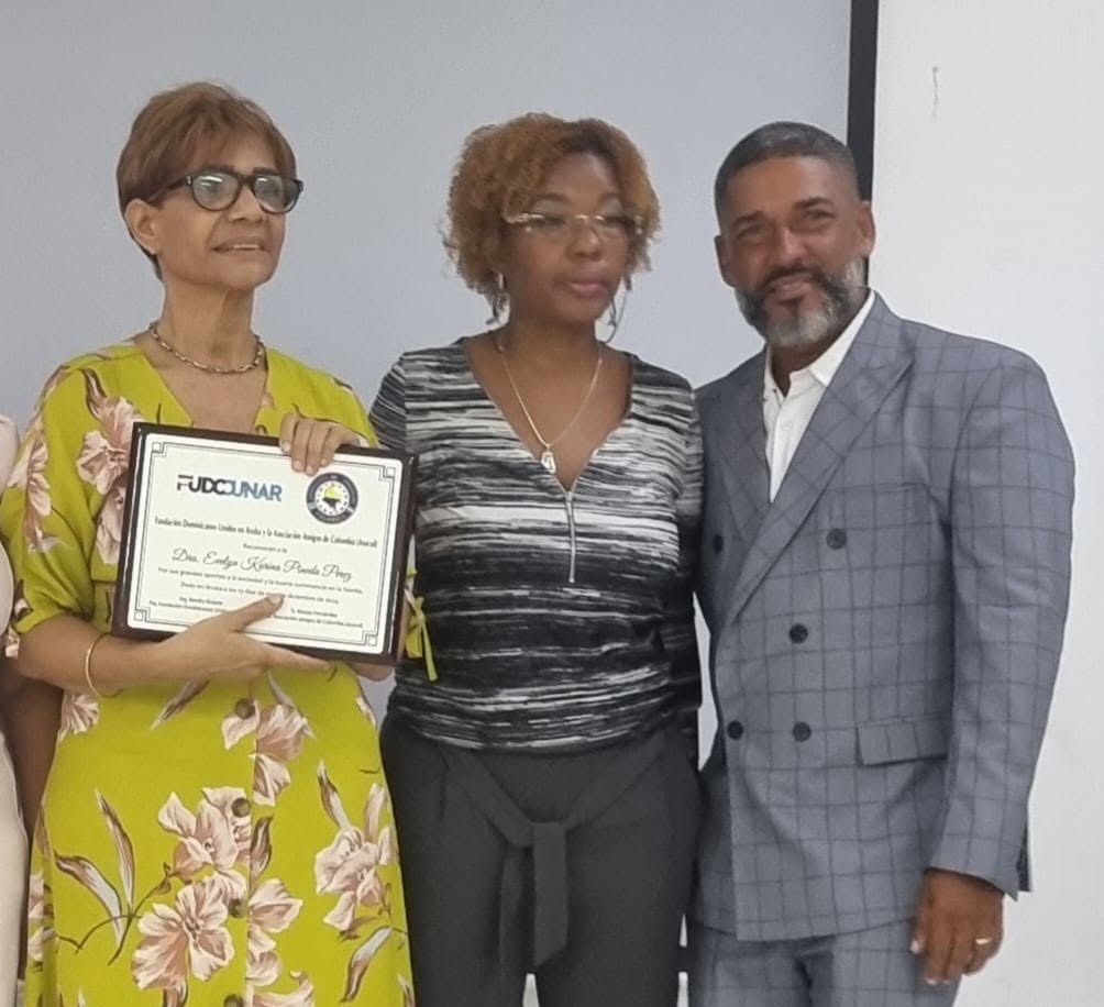 🎖️ Reconocimiento Institucional a la Dra. Evelyn Karina Pineda Pérez