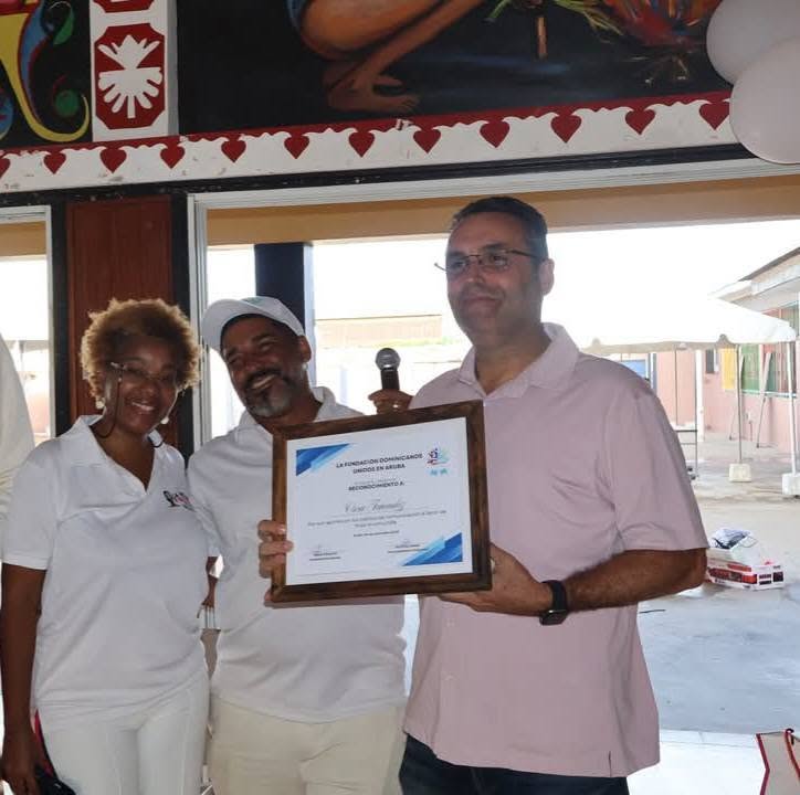 📡 Reconocimiento a Oscar Fernández